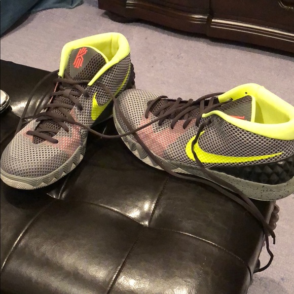 Nike basketball shoe - Picture 2 of 3